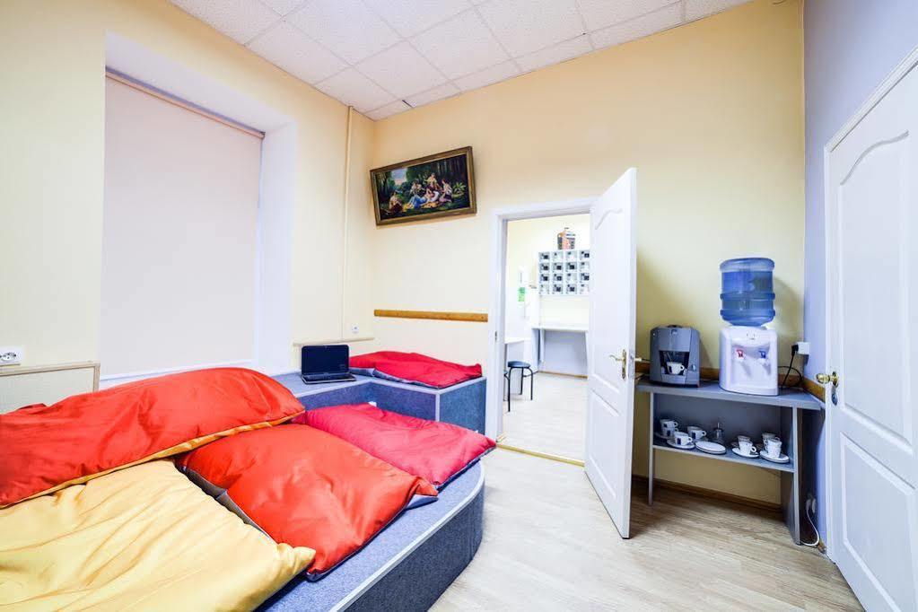 Night & Day Hostel Kyiv Exterior photo