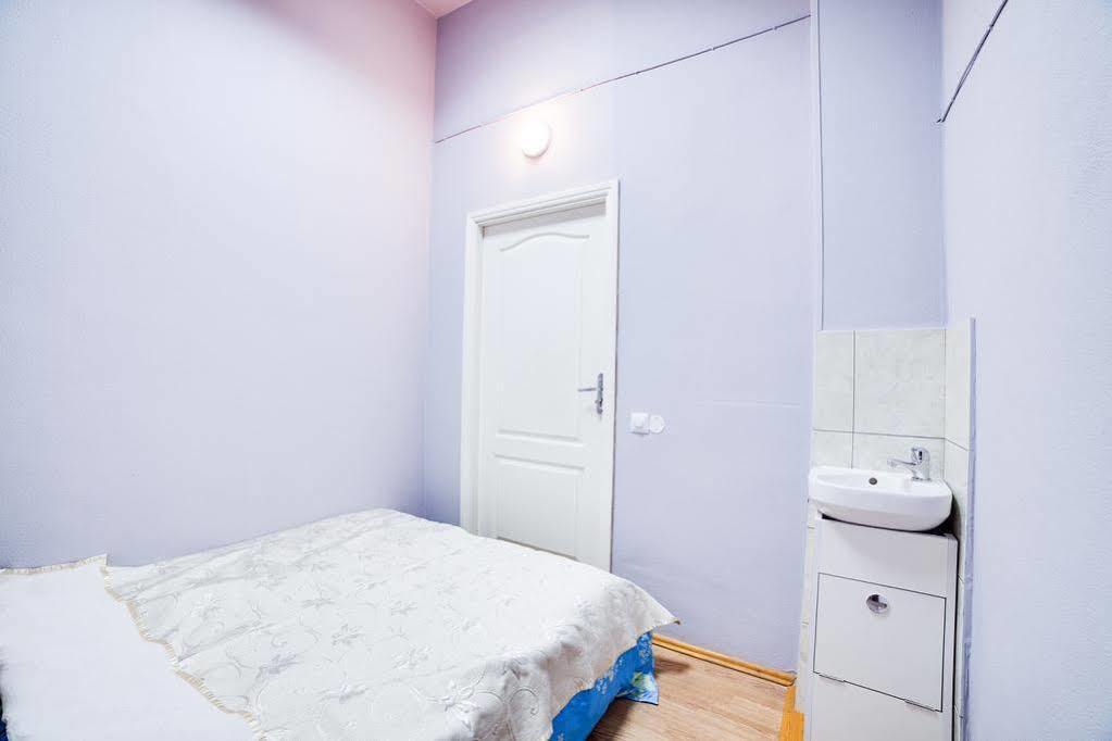 Night & Day Hostel Kyiv Exterior photo